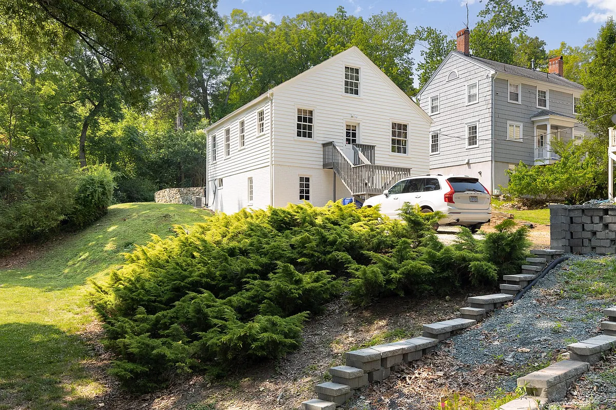 Rear View - 209 North St