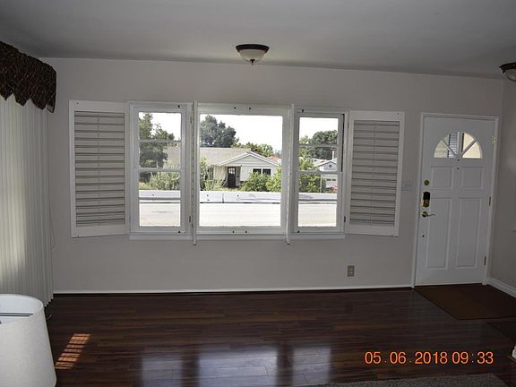 3rd image of 603 W Hillcrest Blvd