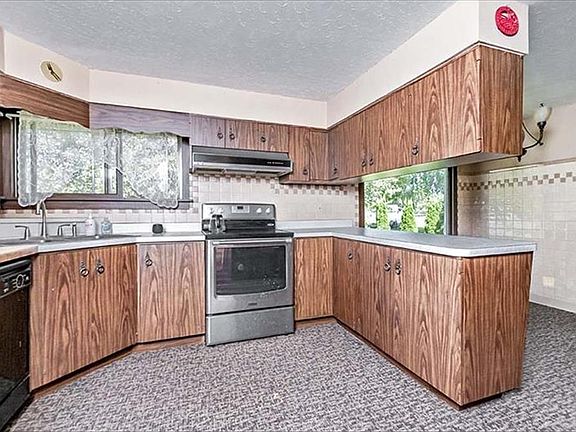 4th image of 709 42nd Ave
