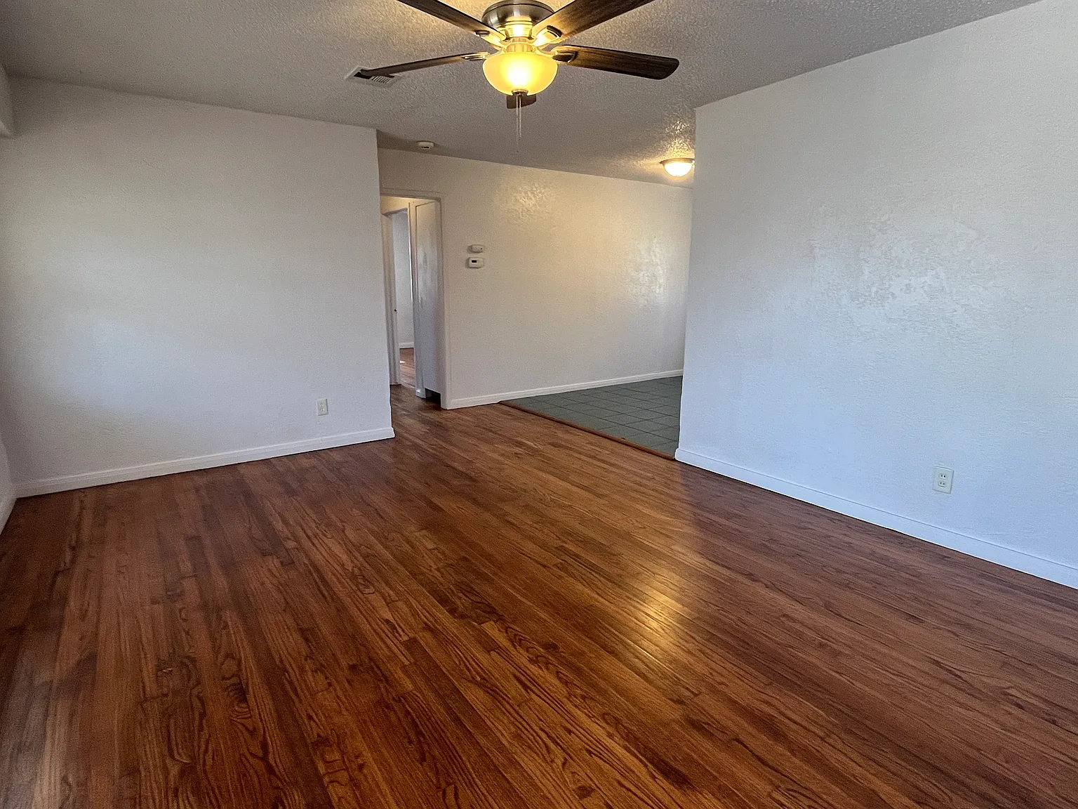 2 bed, 903 sqft, $995 — Photo 2