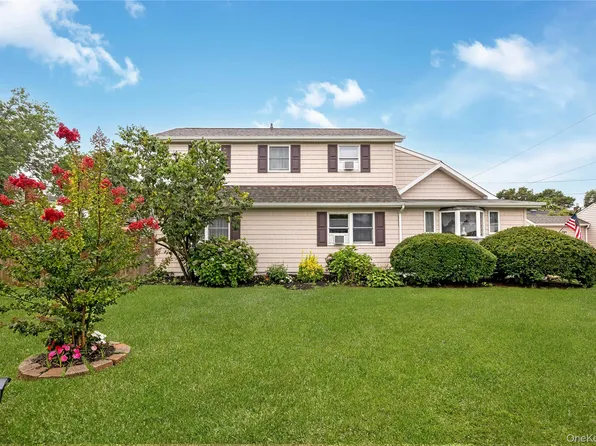 208 Ford Street, Holbrook, NY 11741