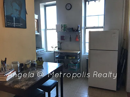 Rented by Metropolis International Realty Inc. | media 2