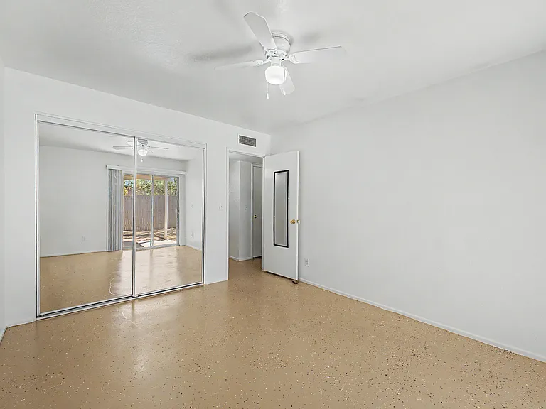 386 E Calle Arizona — Photo 17