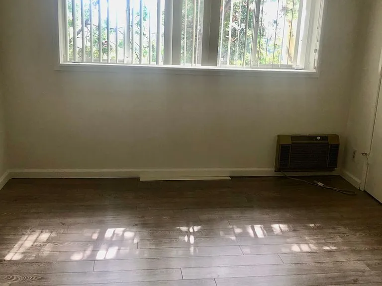 1520 N Hayworth Ave — Photo 33