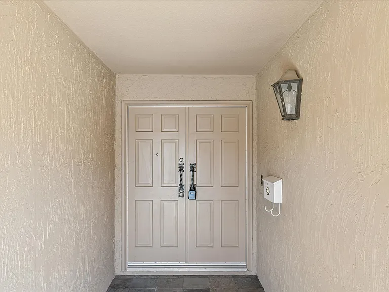 5208 N 78th Way — Photo 4