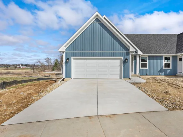 388 Lilac Ln #12, Stoughton, WI 53589