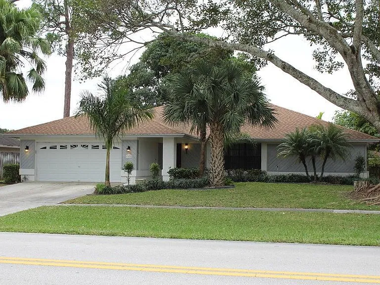 13880 Paddock Dr — Photo 1