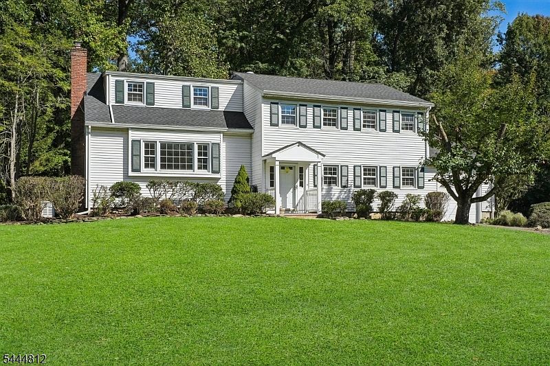1st image of 174 Sutton Dr
