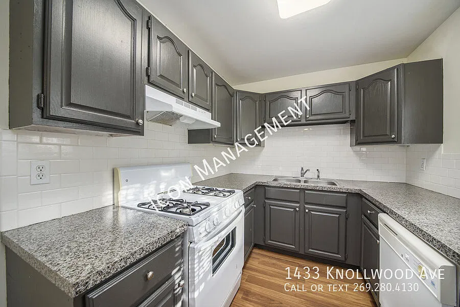 Pre-Leasing! Near WMU and Lawson Ice Arena! — Photo 3
