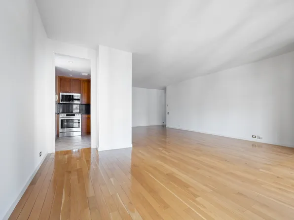 100 United Nations Plaza image 7 of 22