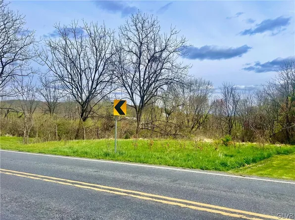 4071 Mountain Rd, Macungie, PA 18062