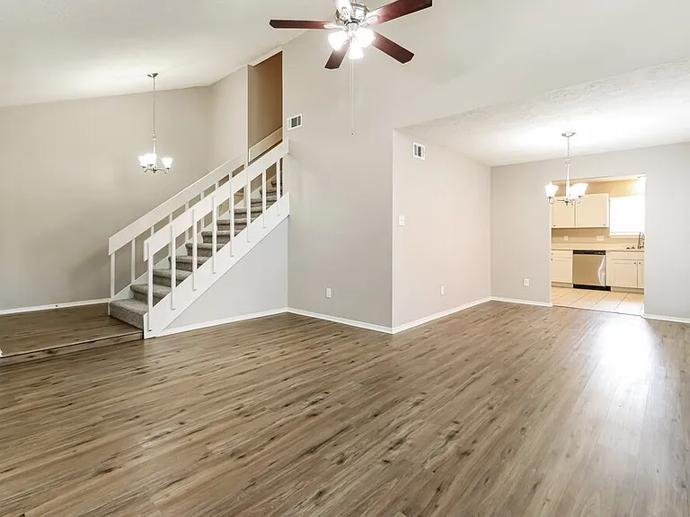 1918 Hunnington Dr — Photo 11