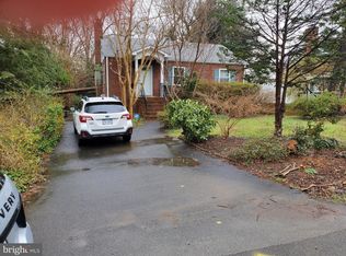 3219 Hallran Rd, Falls Church, VA 22041