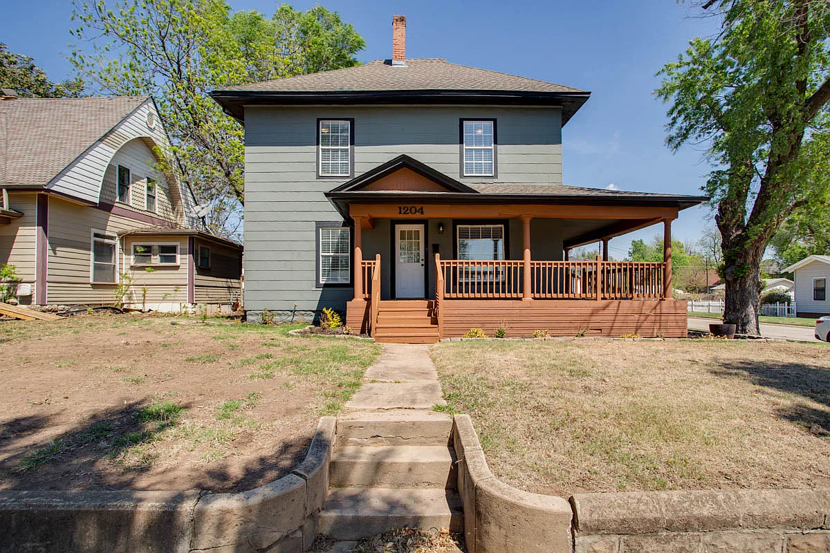 4 bed, 1930 sqft, $1,900 — Photo 1