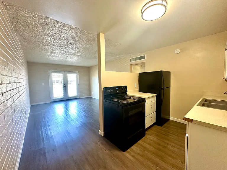 Bel Air Apartments — Photo 21