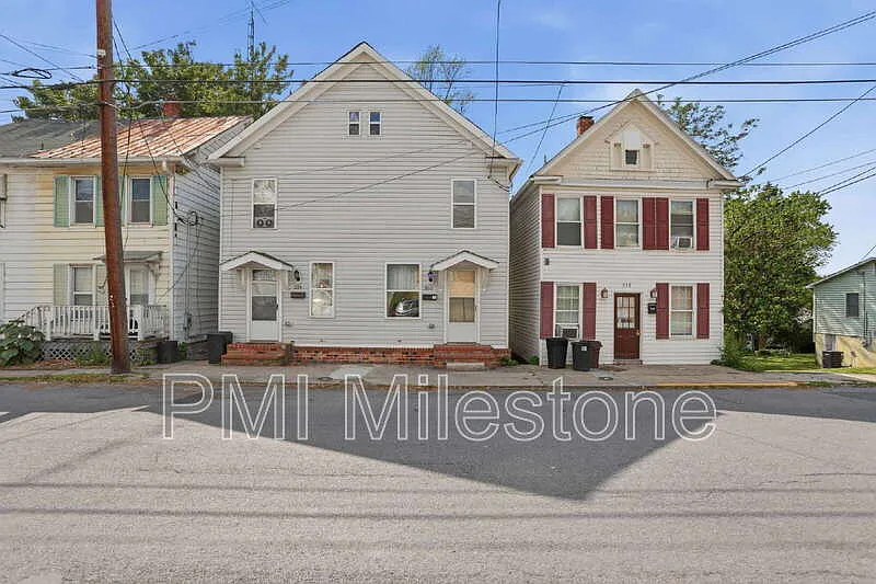 3 bed, 1.5 bath, 1300 sqft, $1,400 — Photo 2