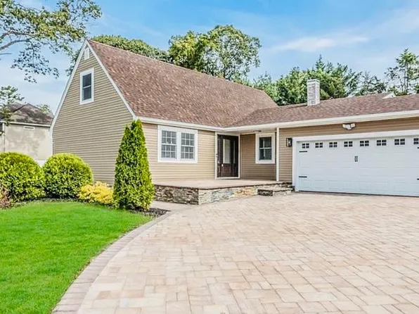 907 Pearl St, Bohemia, NY 11716