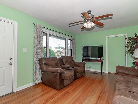 3rd image of 3436 Peach Orchard Rd