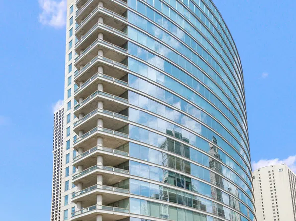 30 W Oak St APT 20A, Chicago, IL 60610