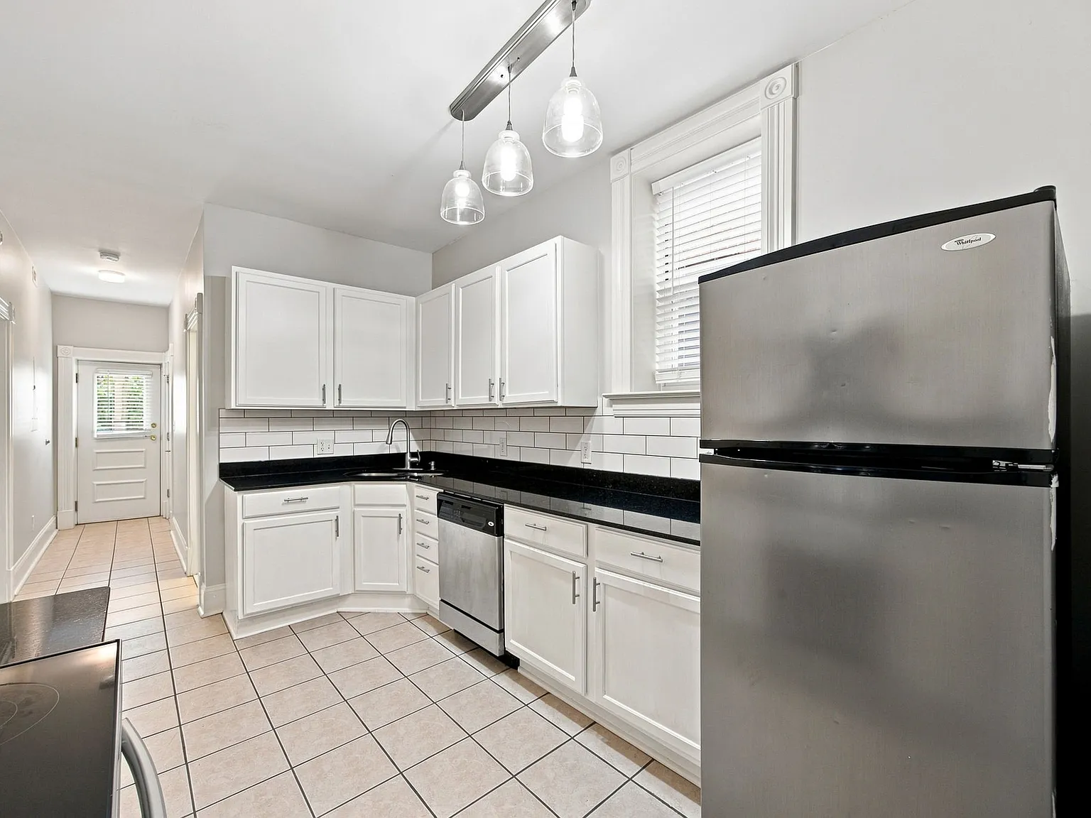 1 bed, 1000 sqft, $1,550 — Photo 3