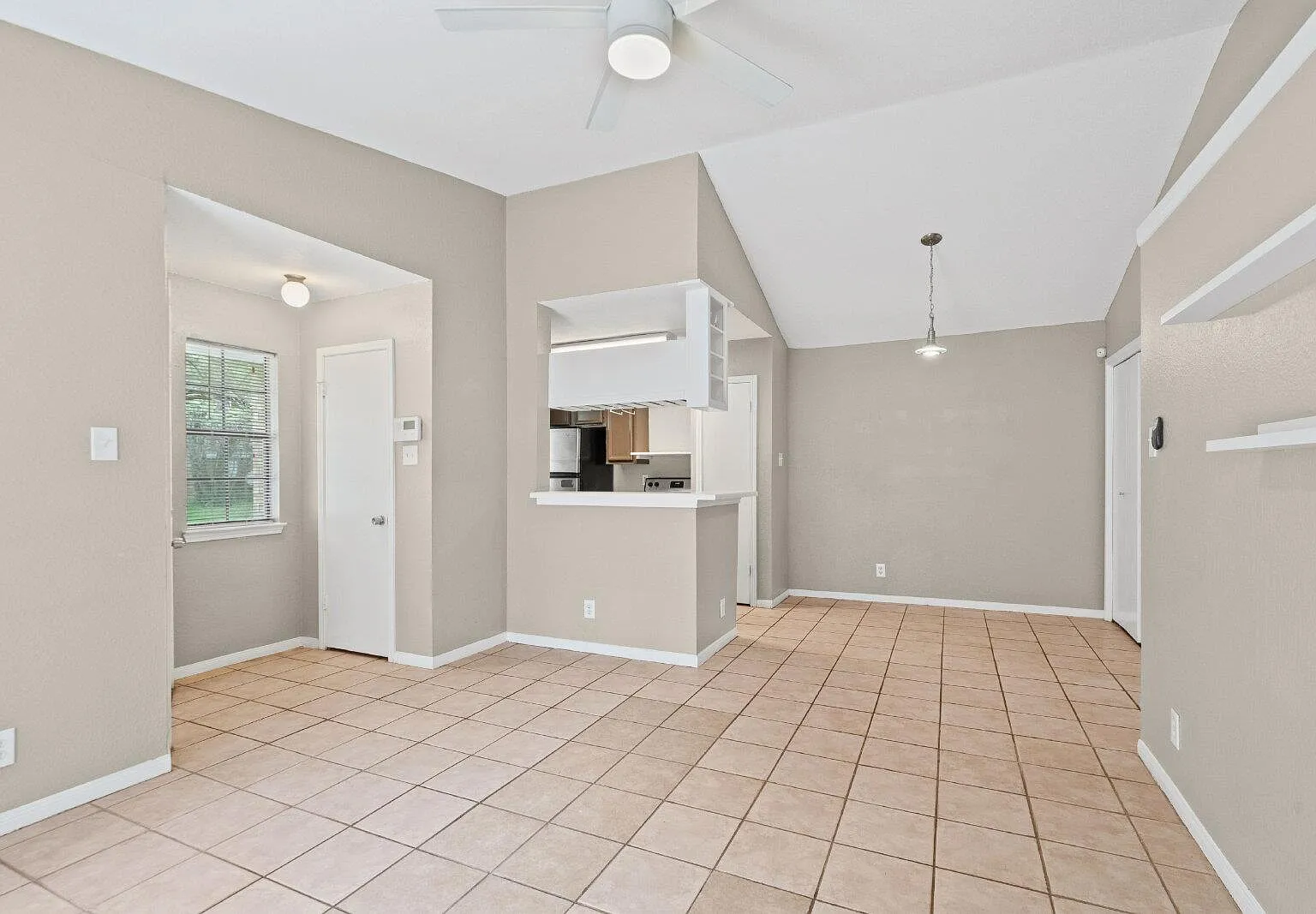 2 bed, 1.0 bath, 900 sqft, $1,350 — Photo 2