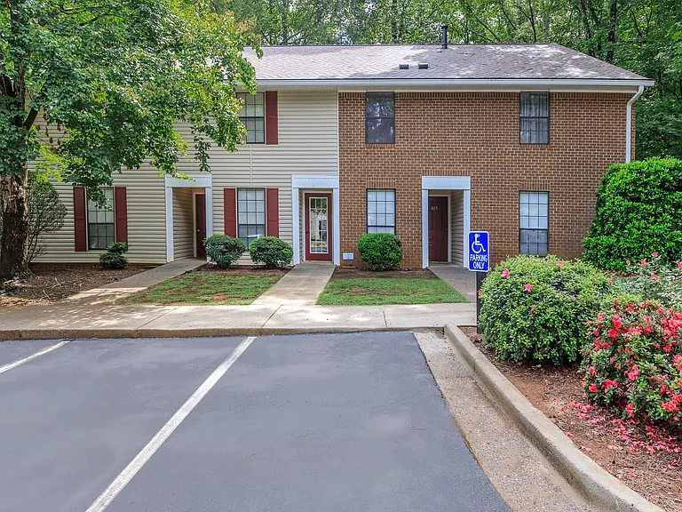 Ashley Oaks Apartments — Photo 16