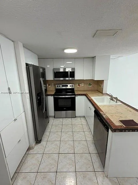 3 bed, 2.5 bath, $2,800 — Photo 3