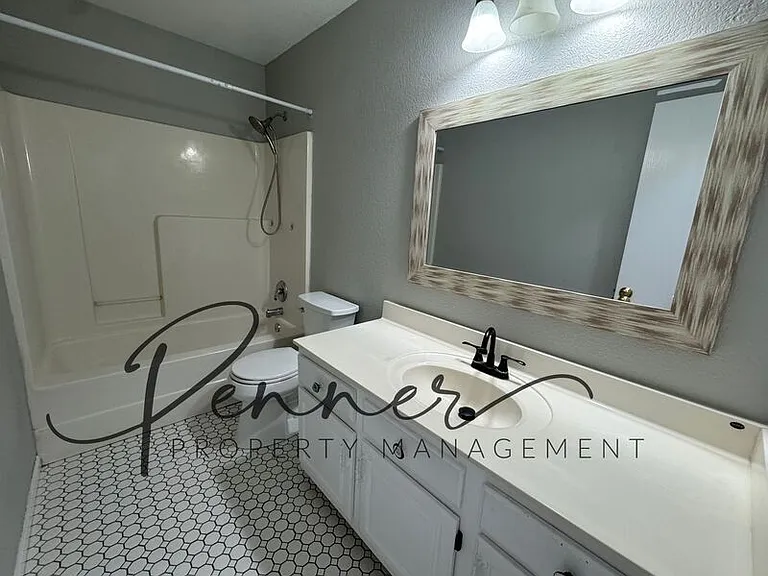 1401 SE Henley Ct — Photo 7