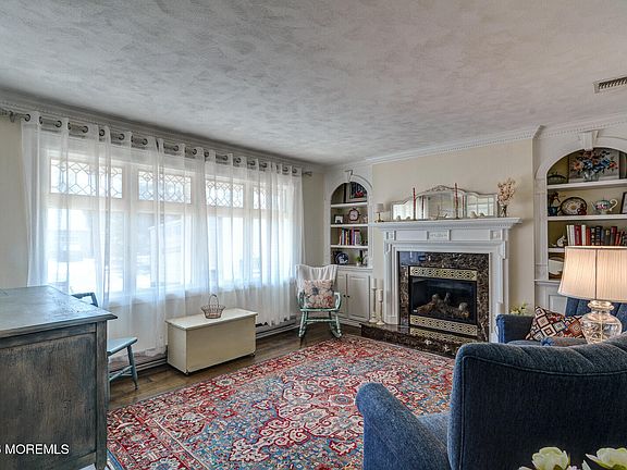 3rd image of 411 Brentwood Place