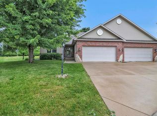 2503 W Stonehenge Ct, Peoria, IL 61615