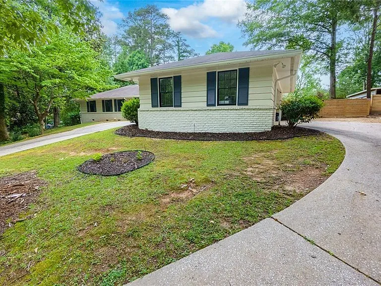 7330 Hunters Branch Dr NE — Photo 3