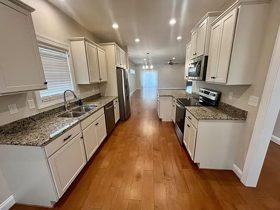 4th image of 115 Vinnie Ave