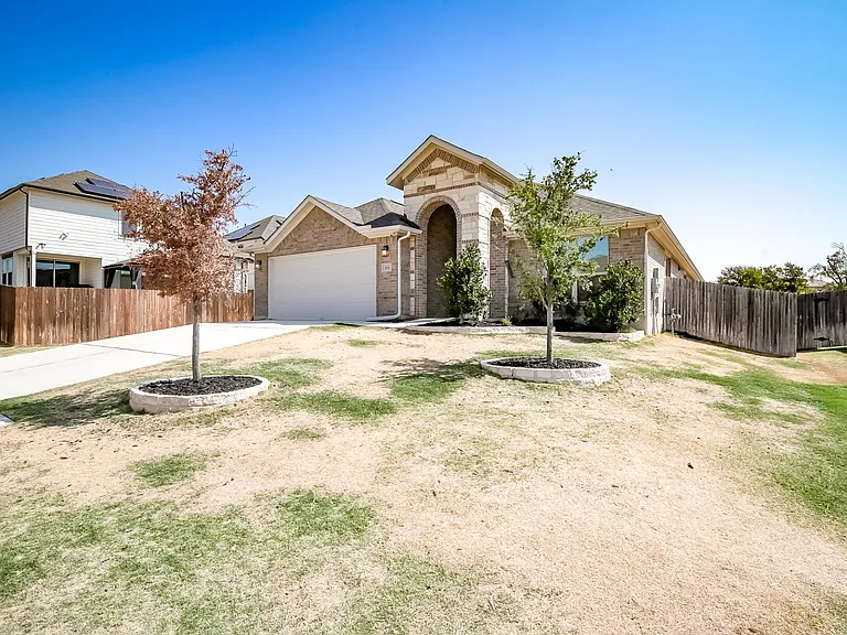 105 Meadow Wood Cv — Photo 2