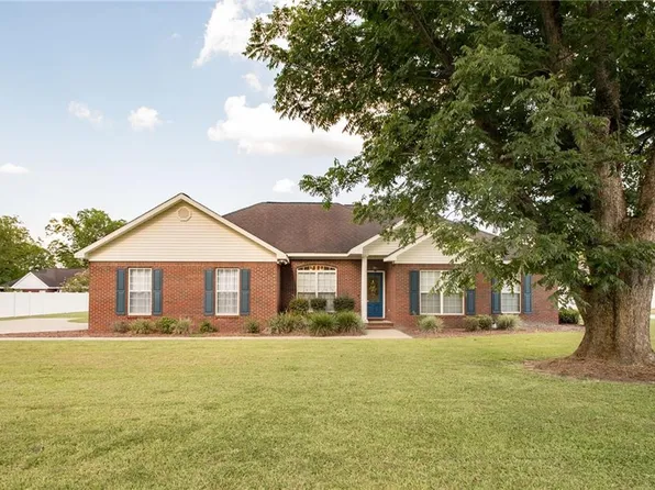 2406 Red Oak Dr, Waycross, GA 31501