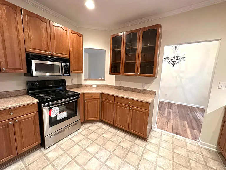 205 Shelton St — Photo 5