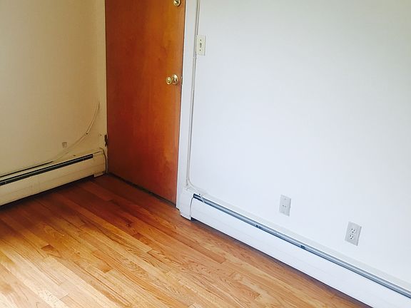 2nd image of 10 Moorland Ave APT 1