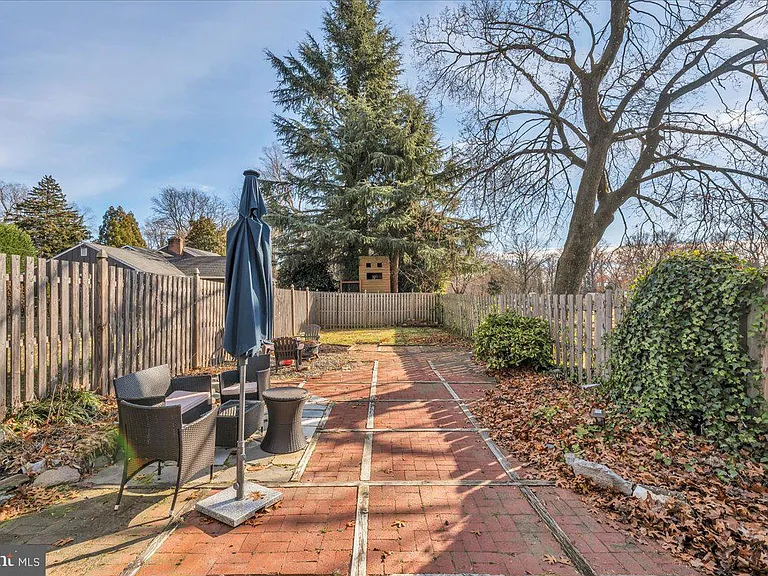 406 Kings Hwy E — Photo 24