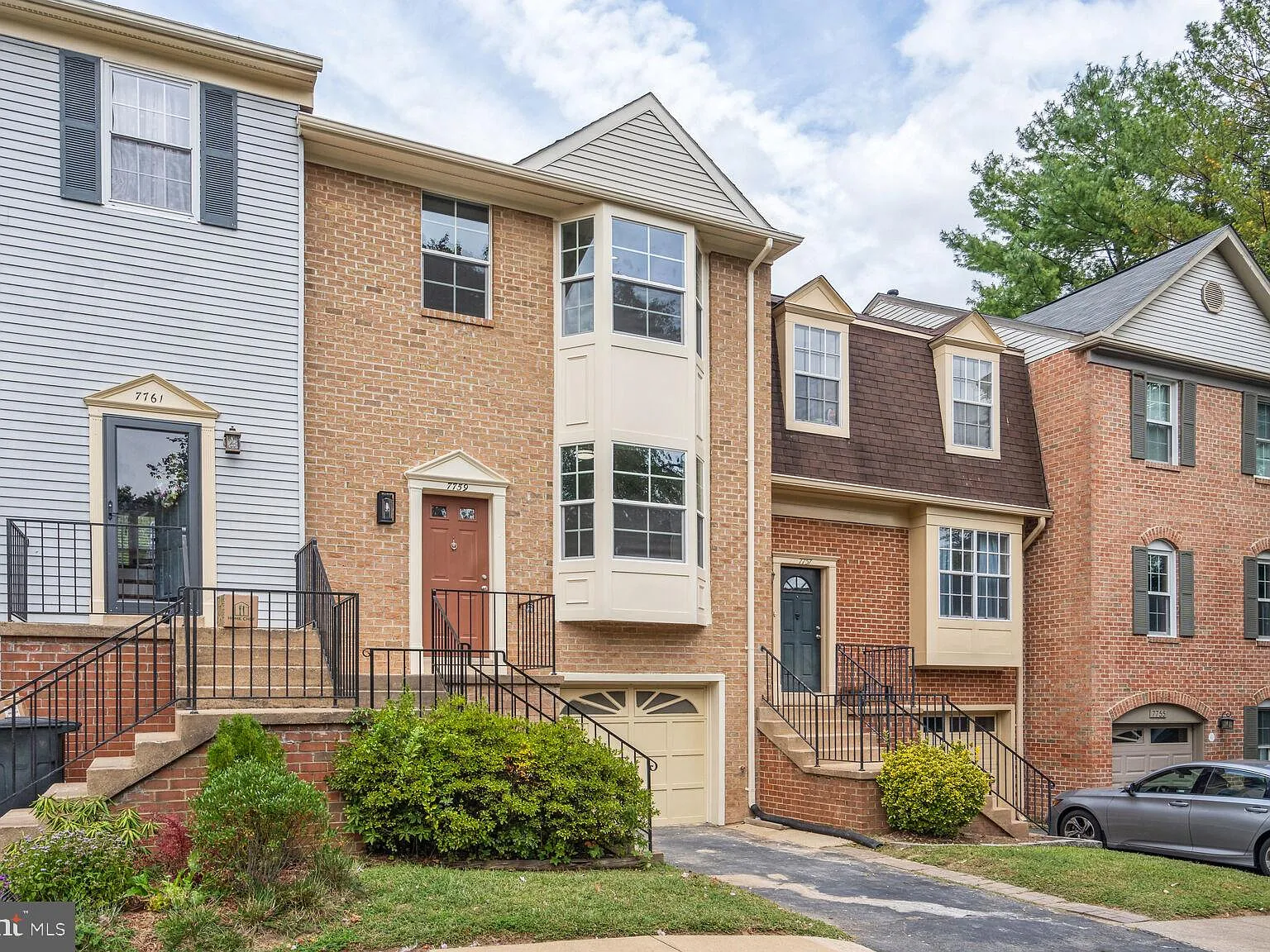 3 bed, 4.0 bath, 1690 sqft, $3,300 — Photo 3