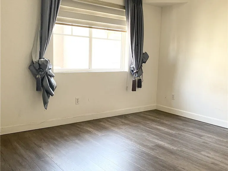 532 N Mariposa Ave #104 — Photo 12