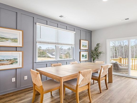 4th image of 303 Bluebell Way
