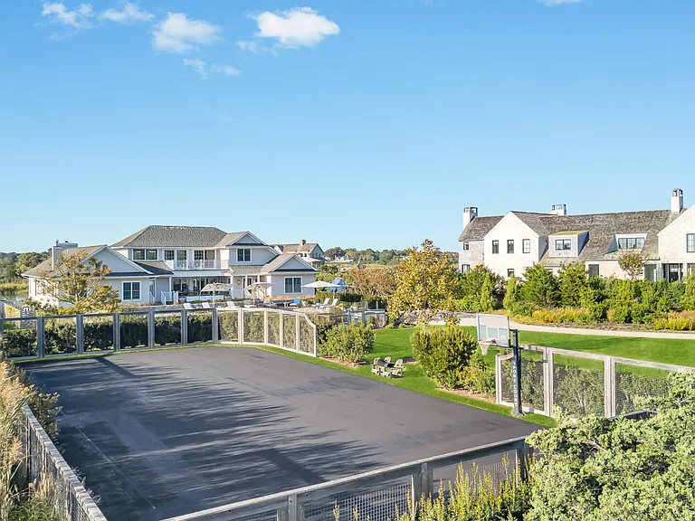 125 Dune Rd — Photo 6