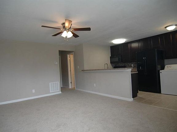 2nd image of 719 Roswell Ave APT A