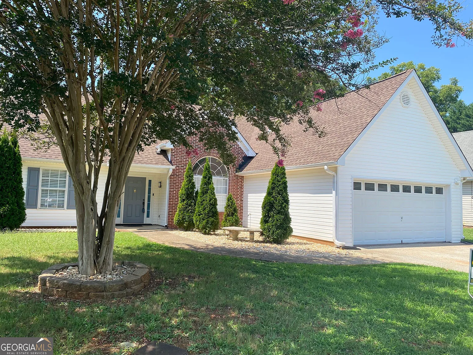 3 bed, 2.0 bath, 1928 sqft, $2,600 — Photo 4