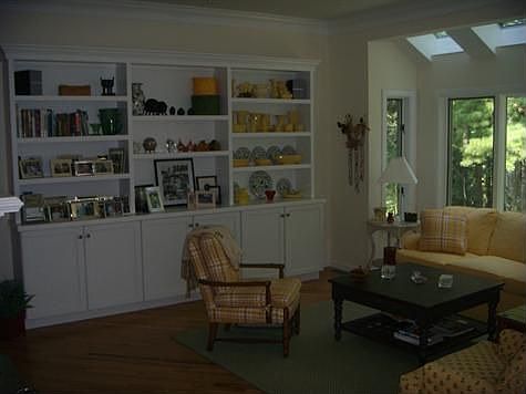 LOWER FAMILY ROOM AREA