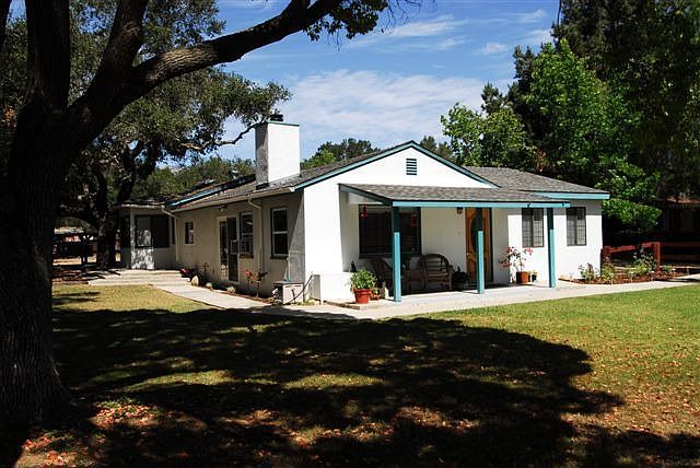 Well located for coastal commutes and privacy