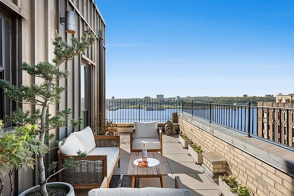 Sold by Compass | media 7