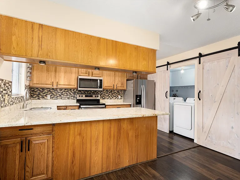562 Vance St #D-9 — Photo 5