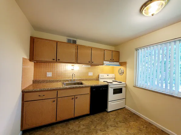 680 Rosetta Dr Unit A, Florissant, MO 63031