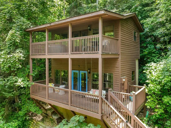 1820 Rose Pass, Pigeon Forge, TN 37876