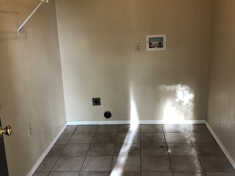 370 Berrywood Ln — Photo 11